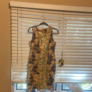 Dressy dress with flowers size m can wear to any occasion